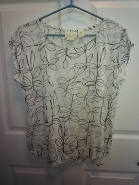 Cynthia Rowley White 100% LINEN Top with Black Leaf Motif